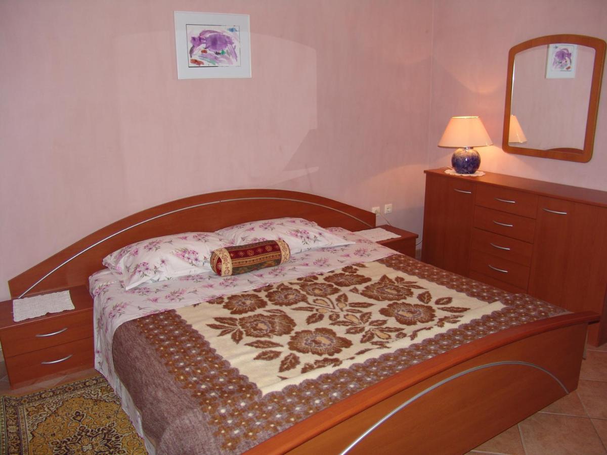 Apartments Bozica Krk Town Exterior foto
