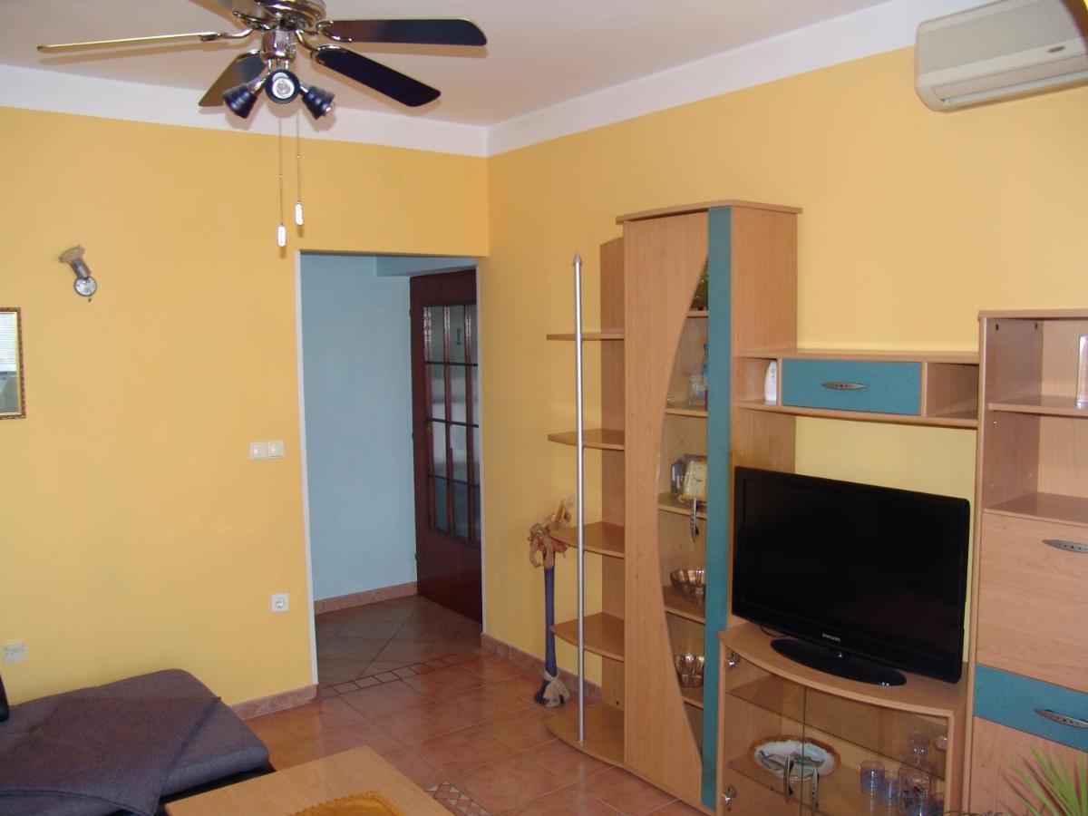 Apartments Bozica Krk Town Exterior foto
